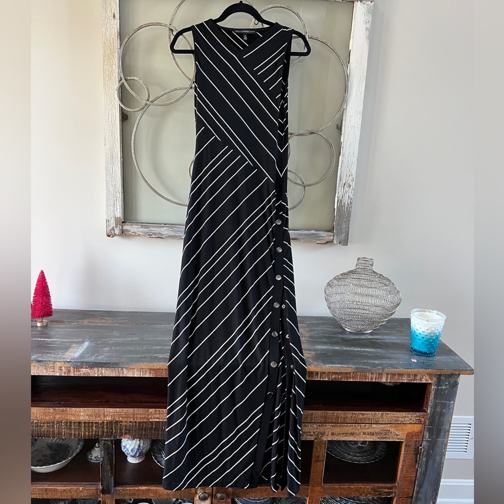 WHBM Maxi Dress Sz small. Deep side split with snaps